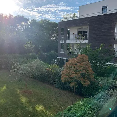 Joli De Standing Meuble Avec Balcon Plein Centre Ville * La Rochelle (Charente-Maritime)